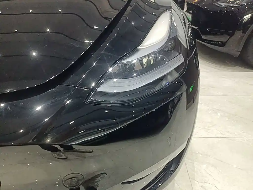 Tesla Model Y — миниатюра 24