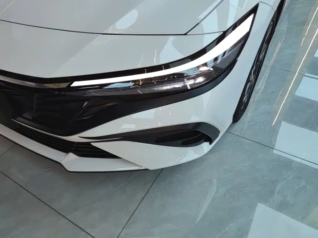 Hyundai Elantra — миниатюра 24