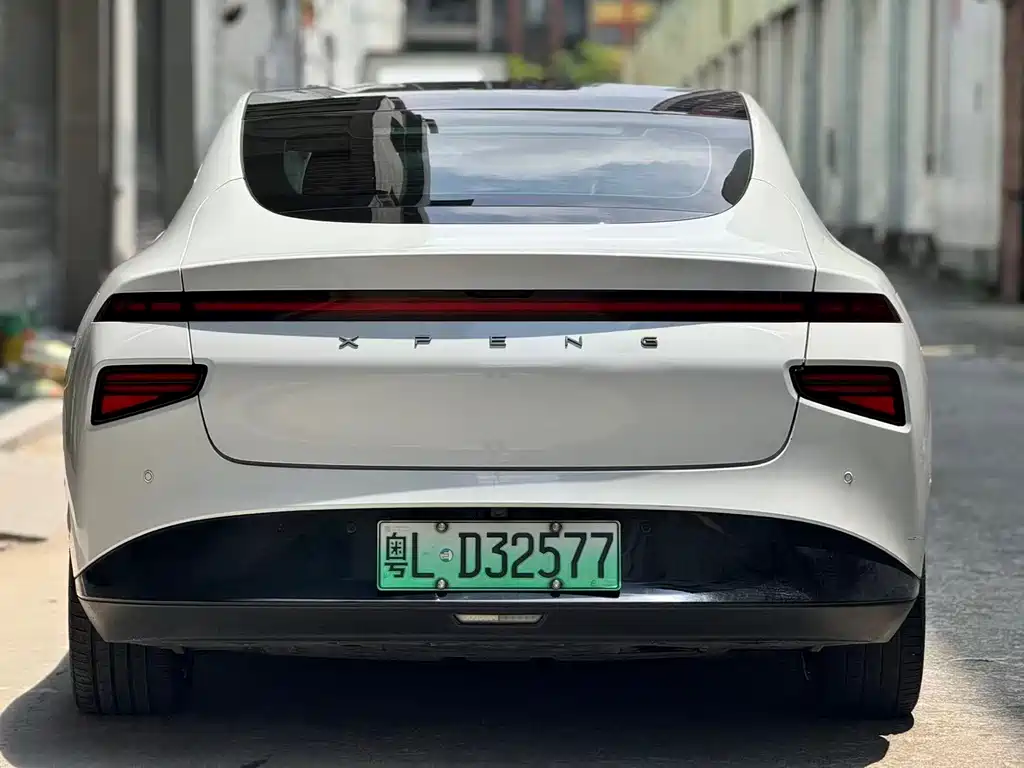XPeng P7 — миниатюра 12