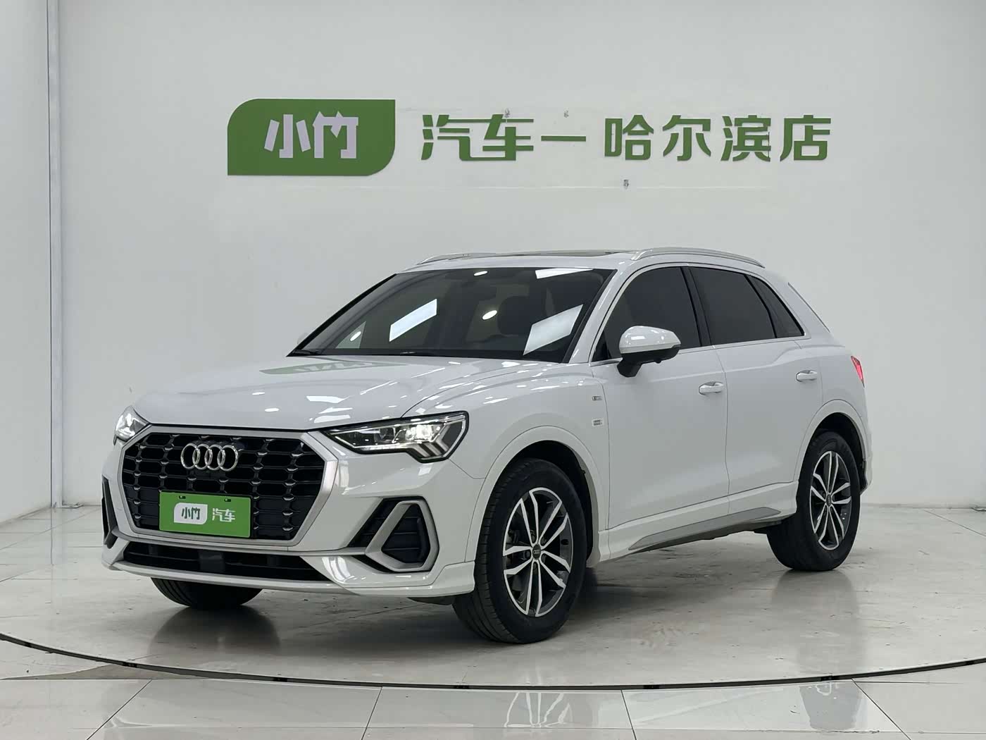 Audi Q3 1.4 л 2023 г. Белый, пробег 19000 км