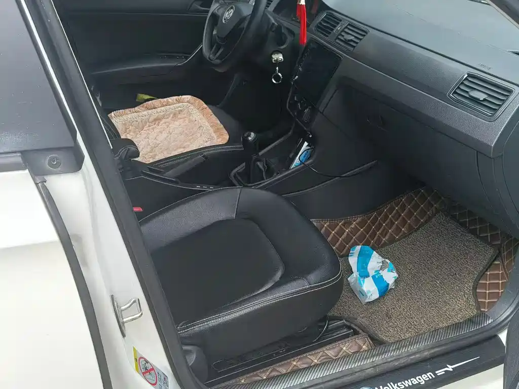 Volkswagen Santana — миниатюра 8
