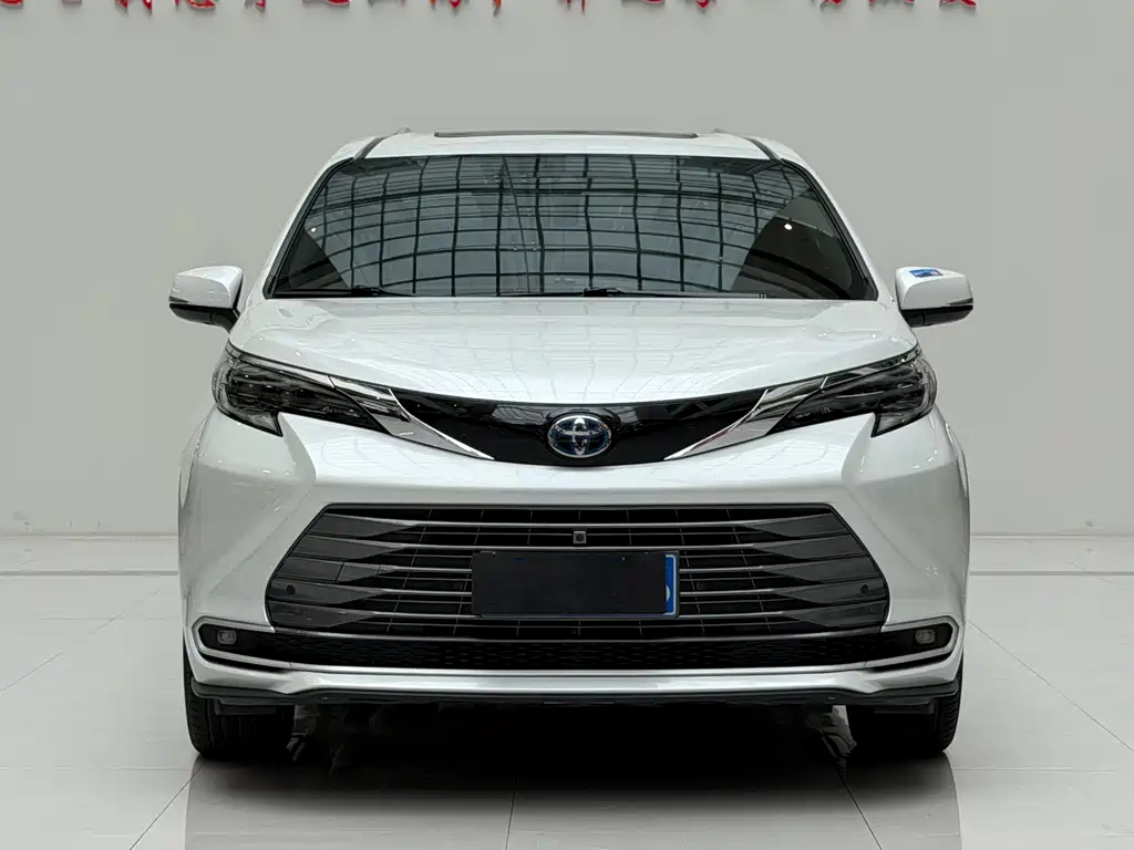 Toyota Sienna — миниатюра 2