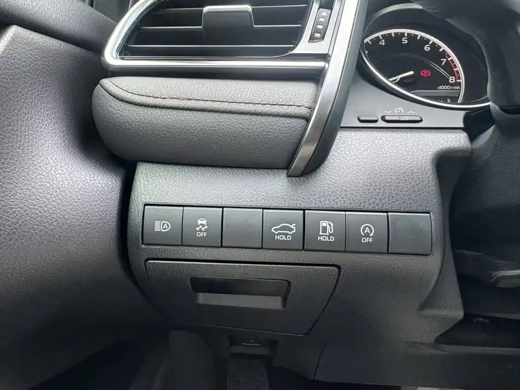 Toyota Camry — миниатюра 4