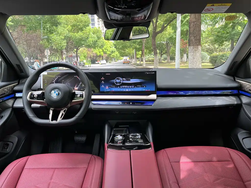 BMW 5 Series — миниатюра 12