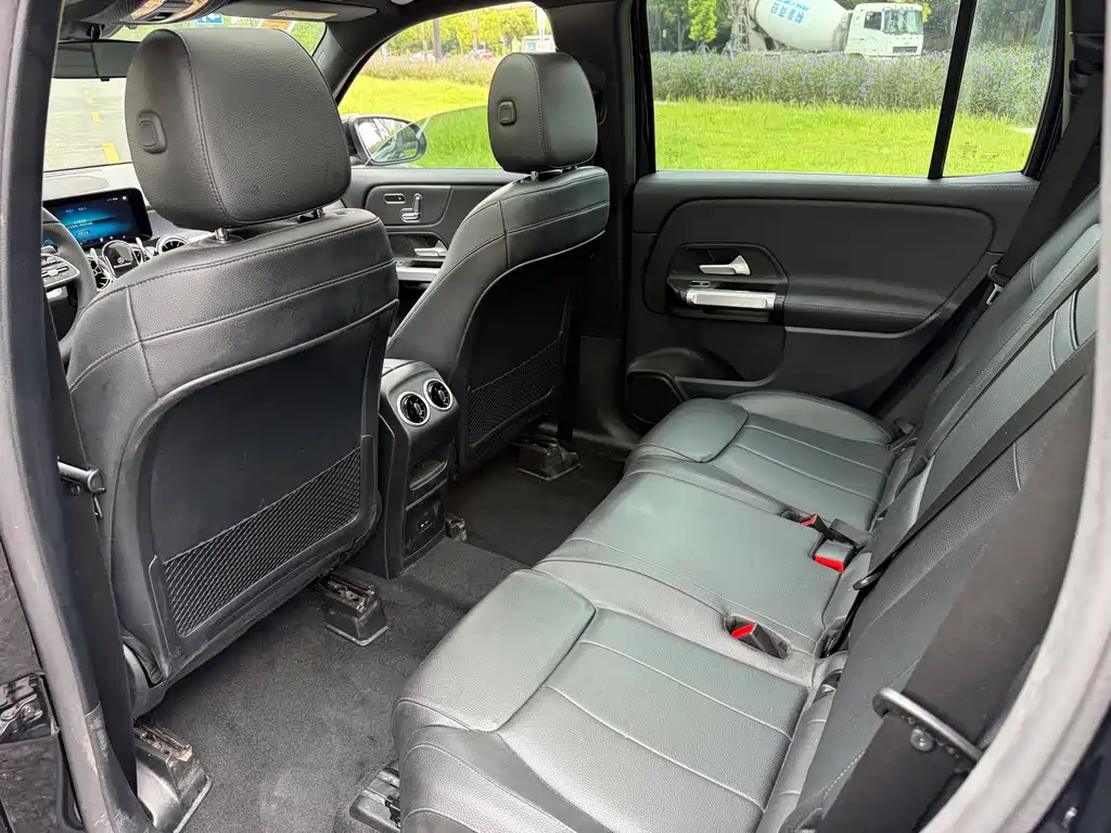 Mercedes-Benz GLB — миниатюра 9