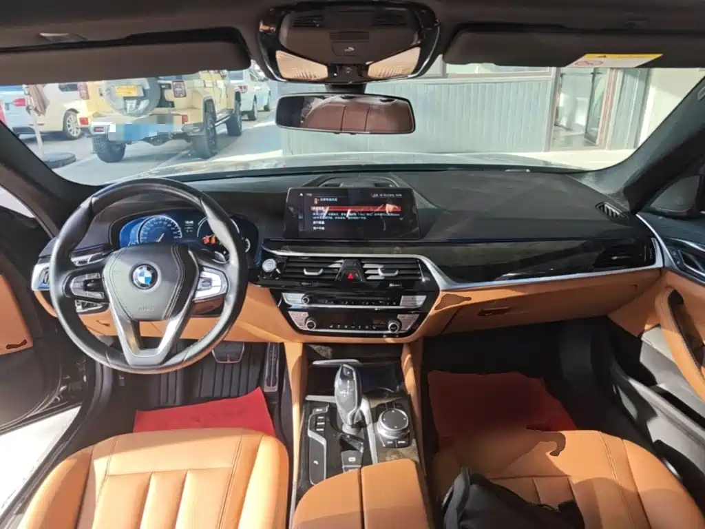 BMW 5 Series — миниатюра 10
