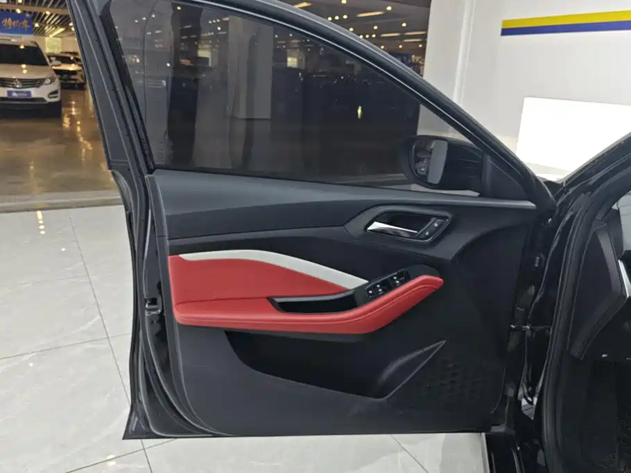 MG MG5 — миниатюра 7