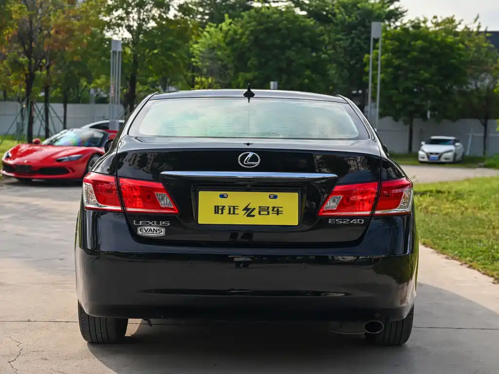 Lexus ES — миниатюра 5