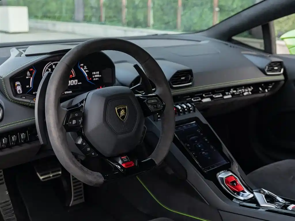 LAMBORGHINI HURACÁN