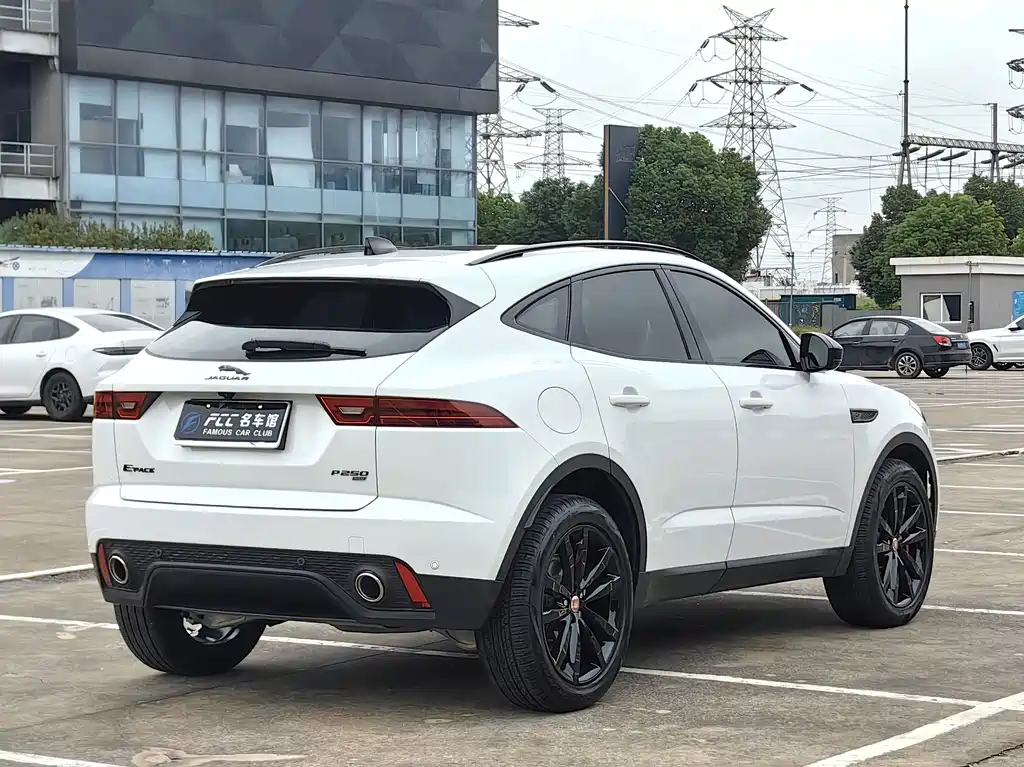 JAGUAR E PACE