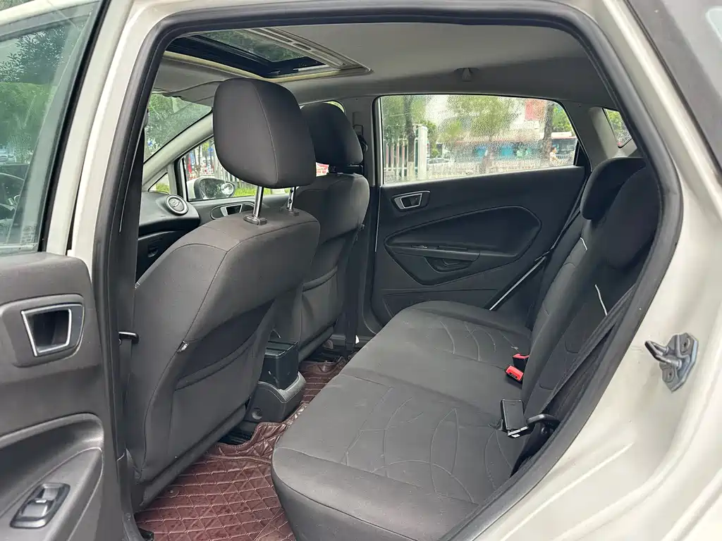 Ford Fiesta Hatchback 1.5L Auto Class Fashion Type, фото 7