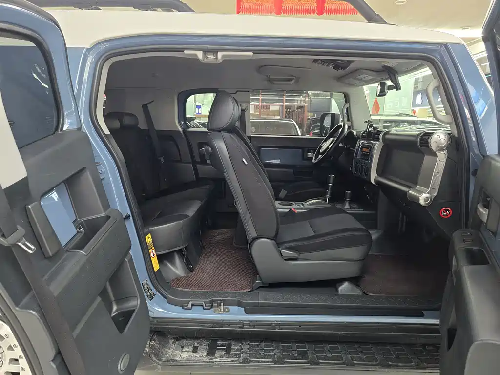 Toyota FJ Cruiser — миниатюра 18