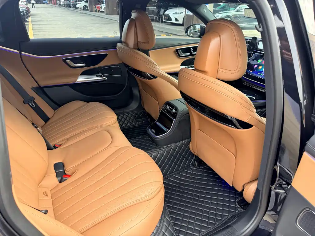 Mercedes-Benz E-Class — миниатюра 13