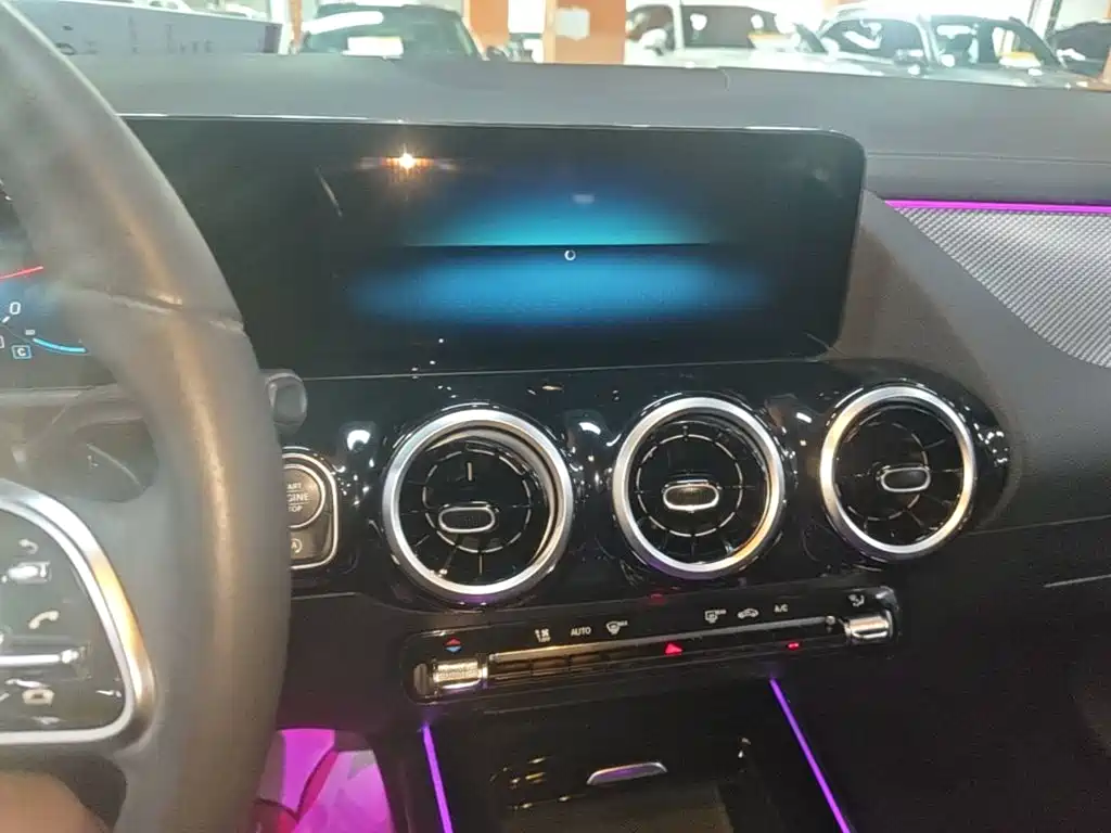 Mercedes-Benz GLA — миниатюра 13