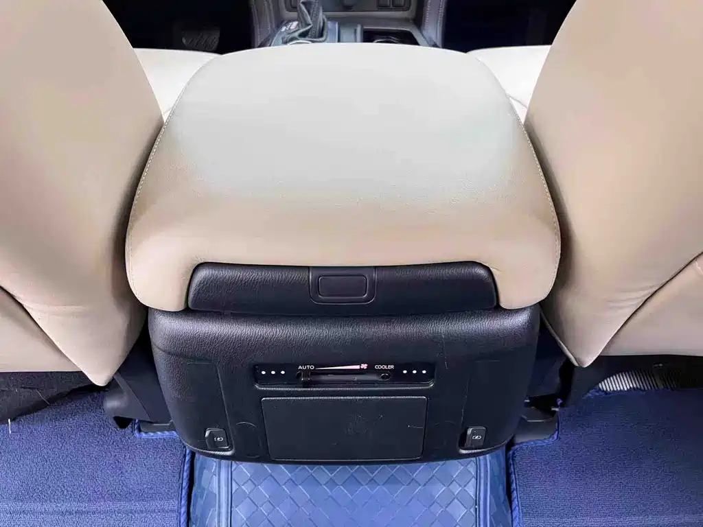 Nissan Patrol — миниатюра 14