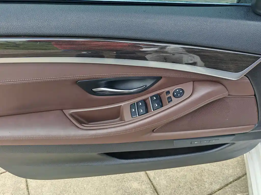 BMW 5 Series — миниатюра 8