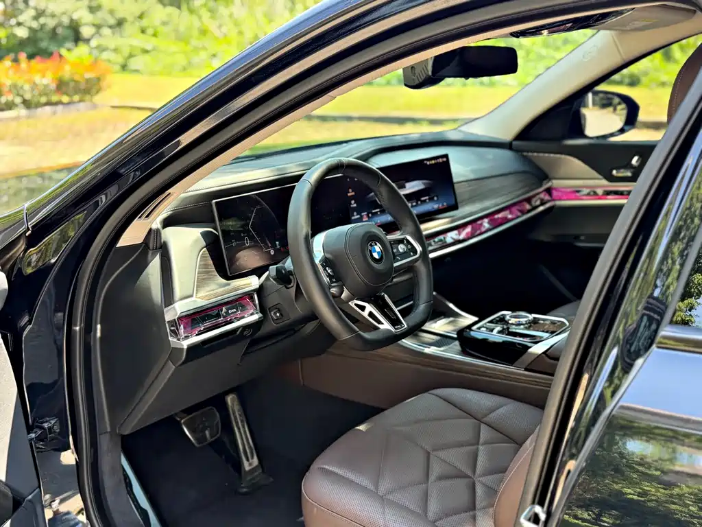 BMW 7 Series — миниатюра 5