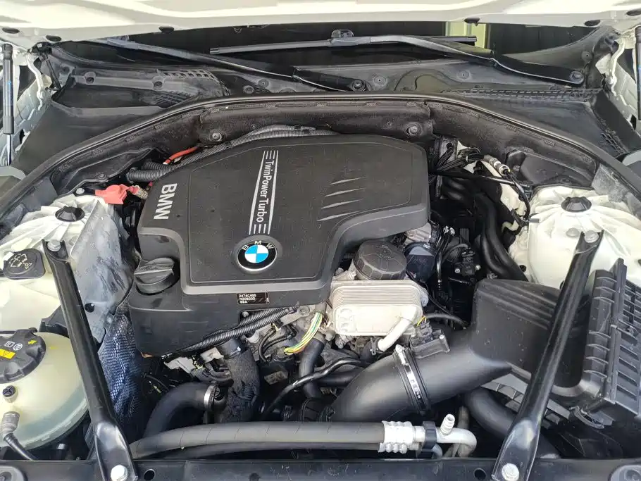 BMW 5 Series — миниатюра 10