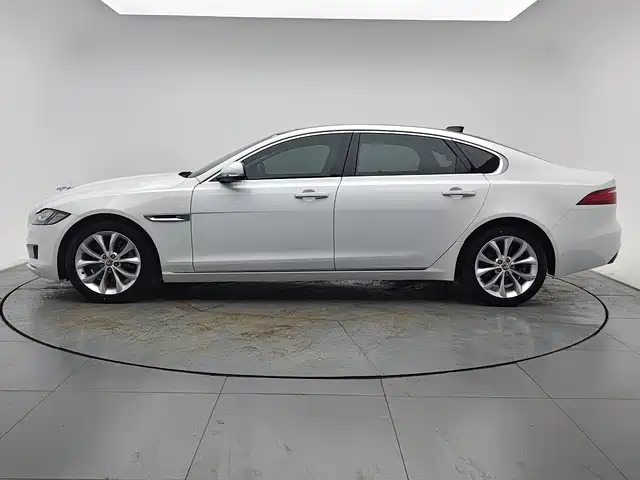Jaguar XFL — миниатюра 4