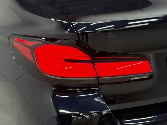 BMW 5 Series — миниатюра 12