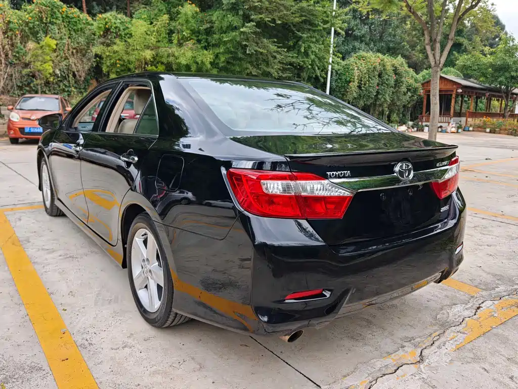 Toyota Camry — миниатюра 7
