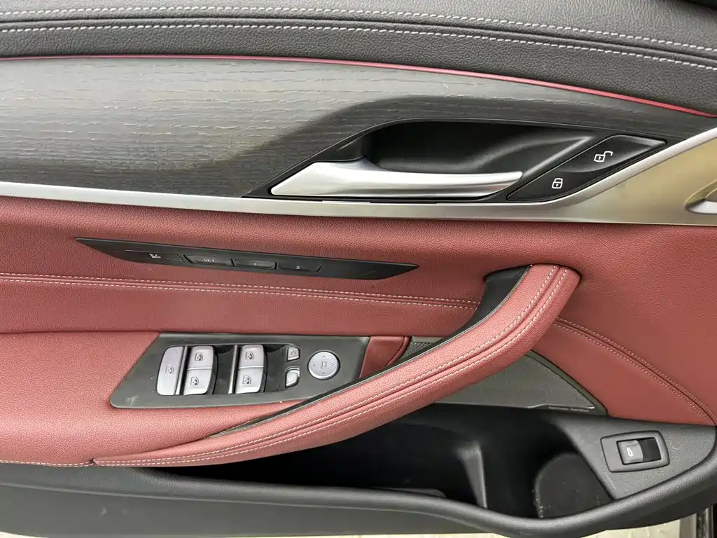 BMW 5 Series — миниатюра 14