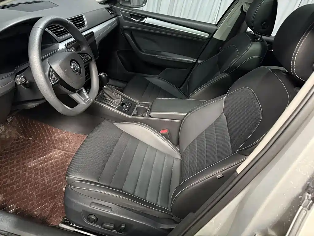 Skoda Superb — миниатюра 7
