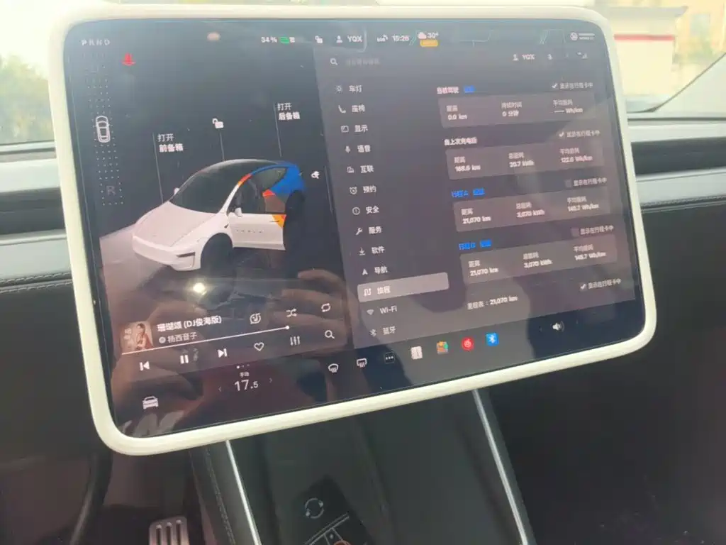 Tesla Model Y — миниатюра 13
