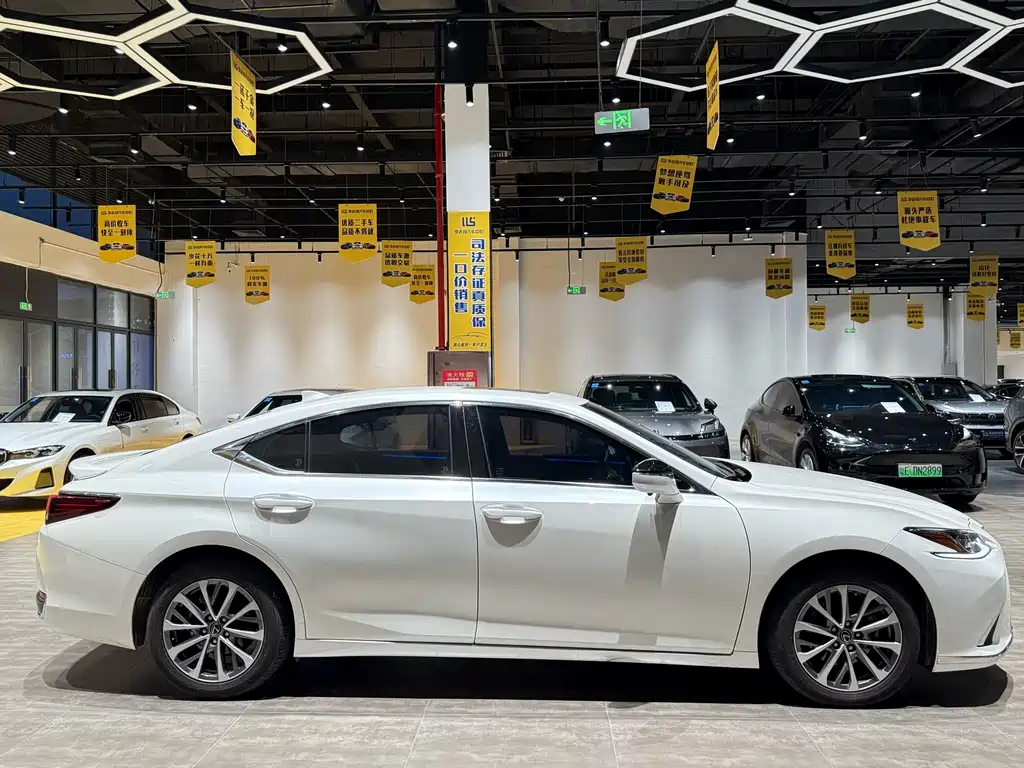 Lexus ES — миниатюра 4