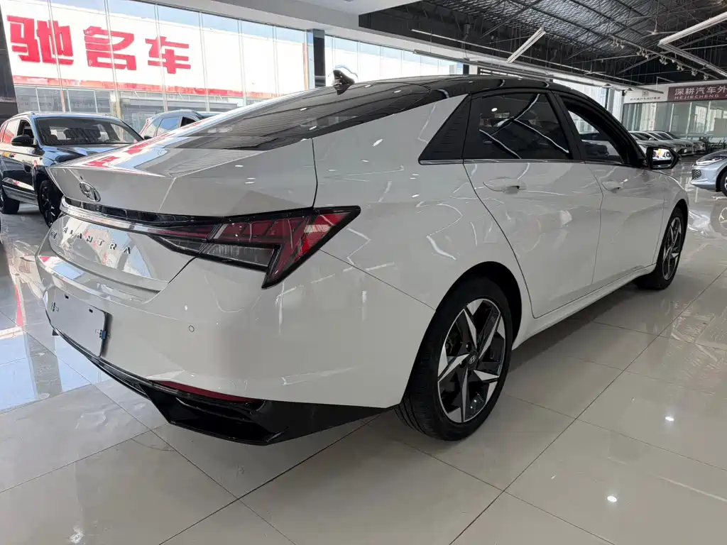 Hyundai Elantra — миниатюра 10