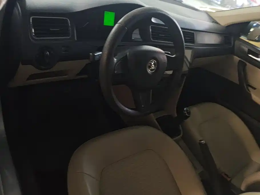Skoda Rapid — миниатюра 12