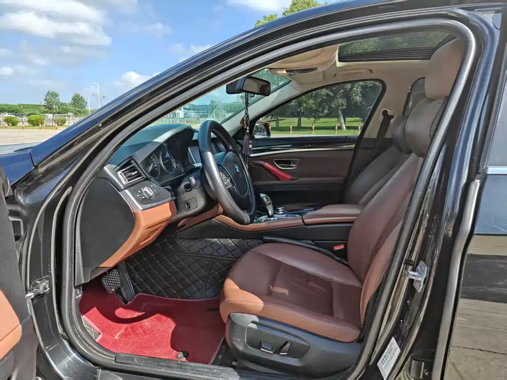 BMW 5 Series — миниатюра 4