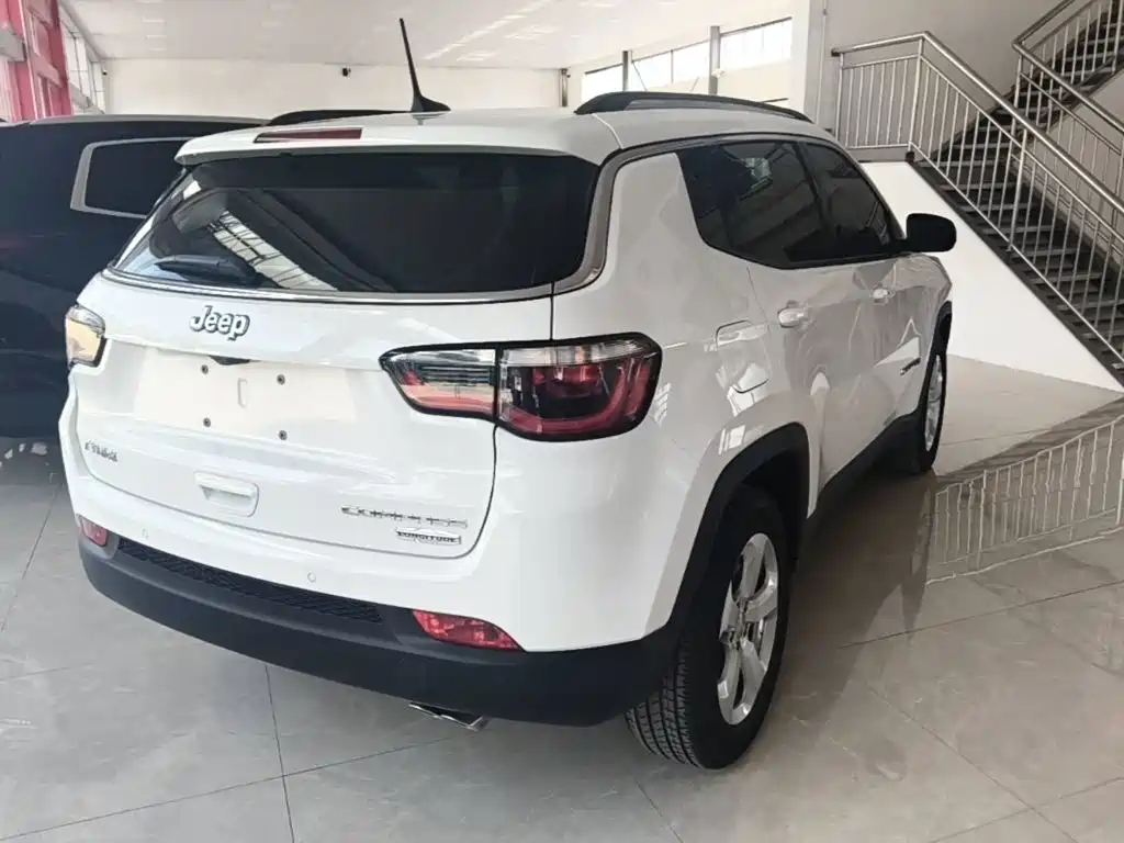 Jeep Compass — миниатюра 7