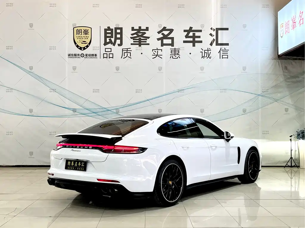 PORSCHE PANAMERA