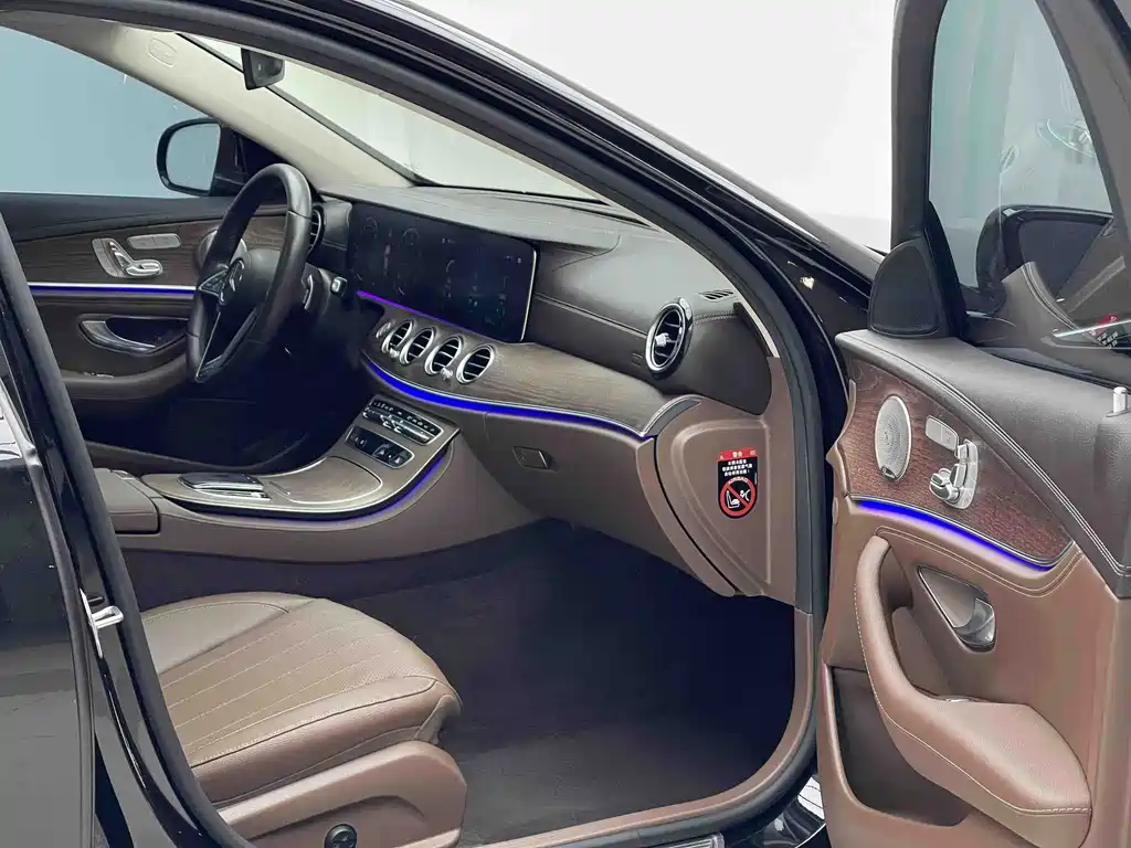 Mercedes-Benz E-Class — миниатюра 7