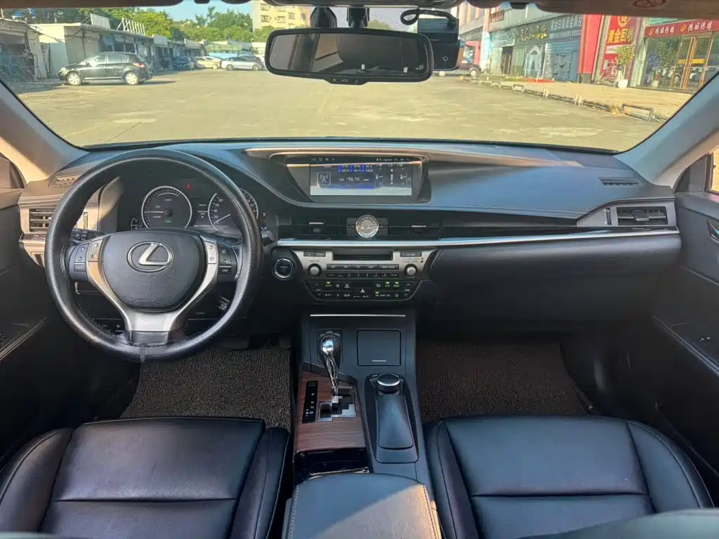 Lexus ES — миниатюра 5
