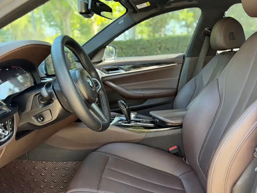 BMW 5 Series — миниатюра 4