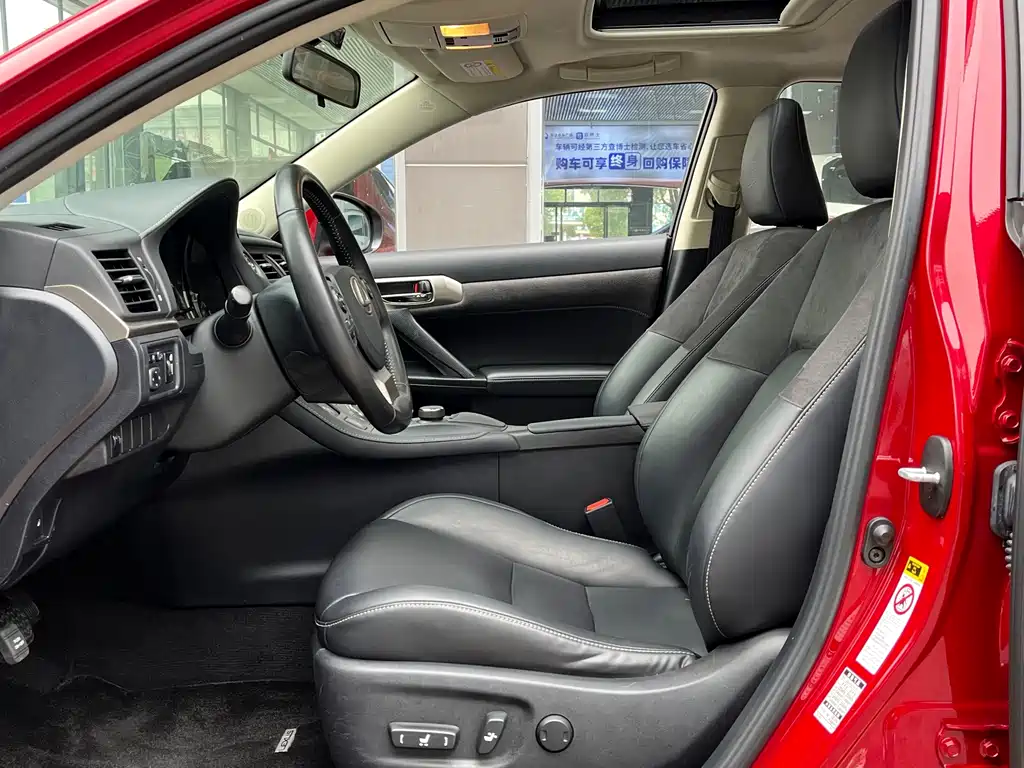 Lexus CT — миниатюра 5