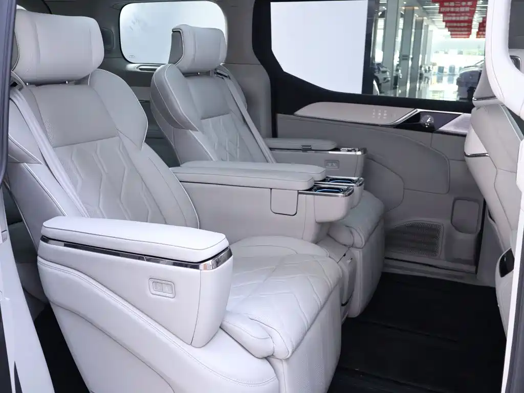 Volvo EM90 — миниатюра 22