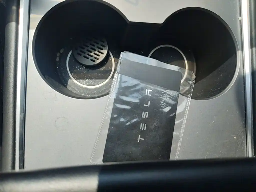 Tesla Model Y — миниатюра 13