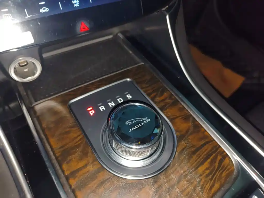 Jaguar XFL — миниатюра 14