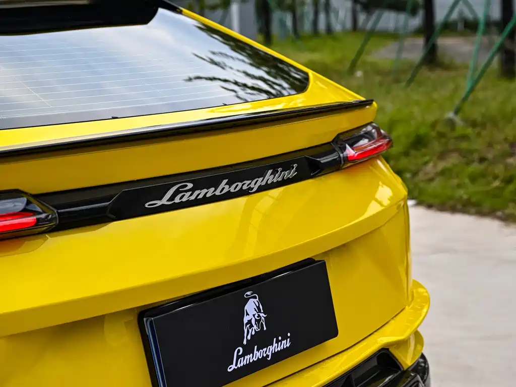 Lamborghini Urus — миниатюра 21