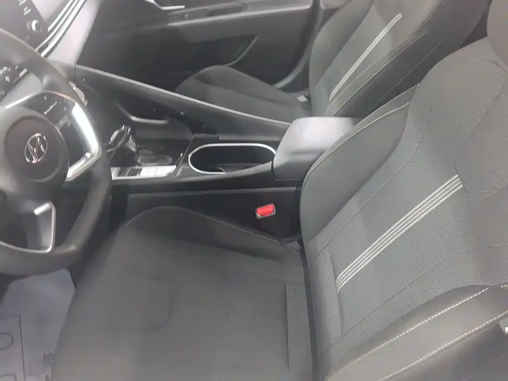 Hyundai Elantra — миниатюра 17