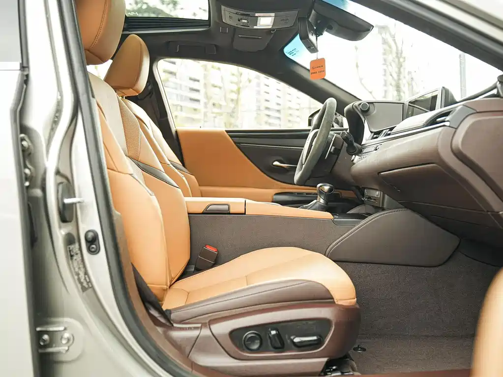 Lexus ES — миниатюра 11
