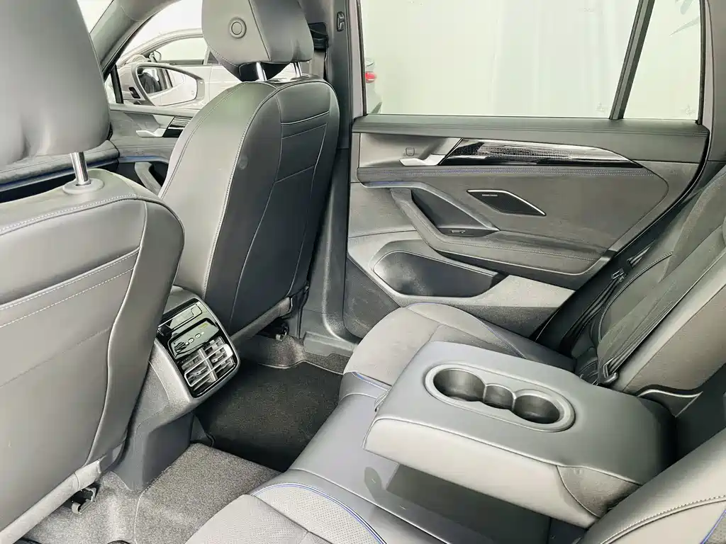 Volkswagen Tiguan L — миниатюра 10