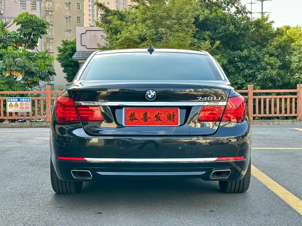 BMW 7 Series — миниатюра 6