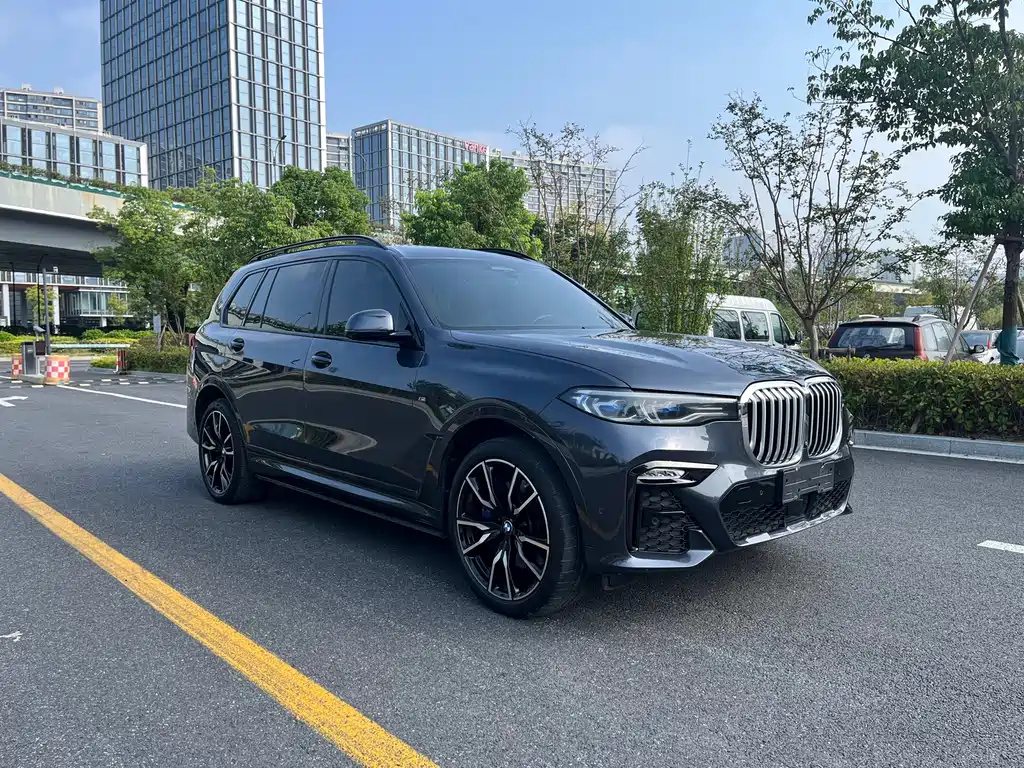 BMW  X7
