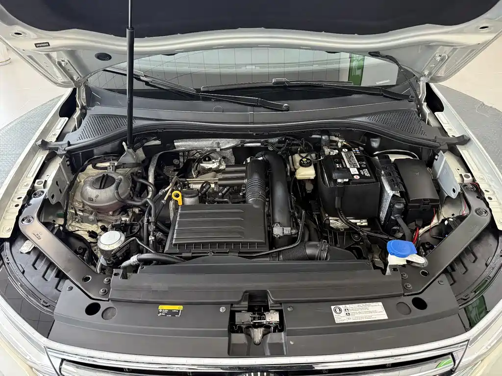 Volkswagen Tiguan L — миниатюра 23