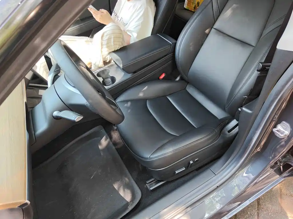 Tesla Model 3 — миниатюра 8