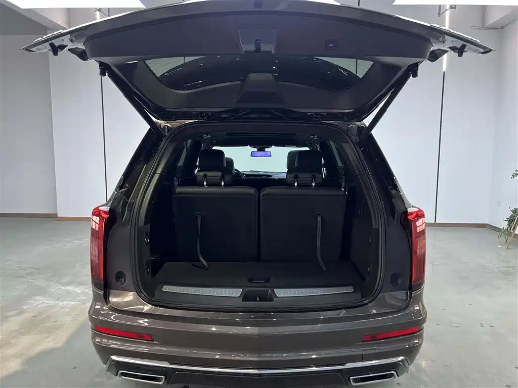 Cadillac XT6 2021 2.0T мест